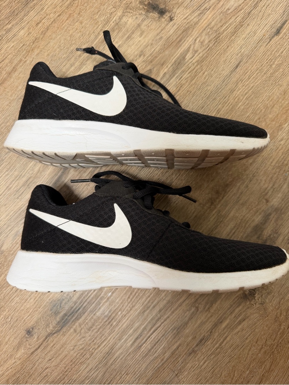 Nike women’s  Black Tanjuns